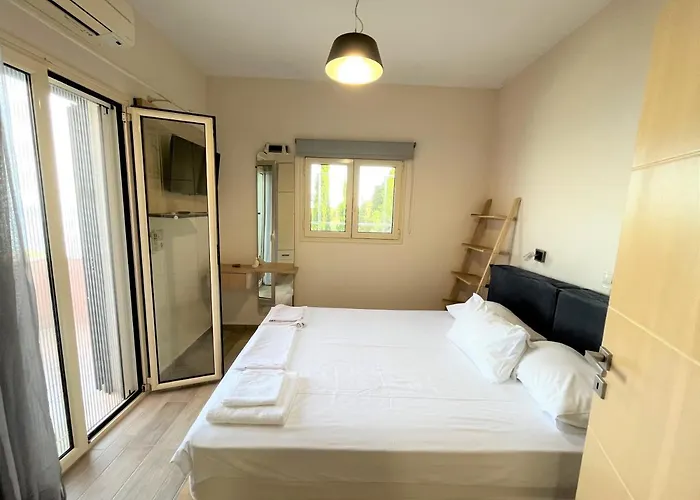 Secluded, Sunset, Beaches, Walk To Village-melina *